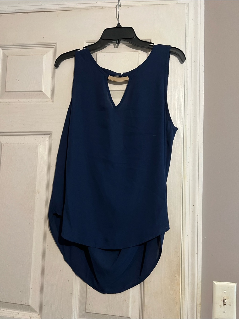 Lily White Navy Sleeveless Keyhole High-Low Top